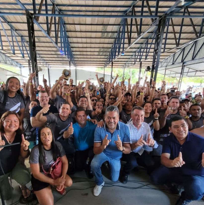 Candidato à reeleição ao Governo de RR, Antonio Denarium falta debate para pedir voto em churrasco