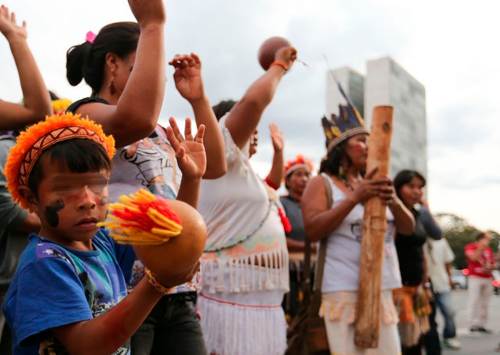 Grupo de indígenas Guarani-Kaiowa protesta pedindo demarcação de terras em frente ao Palácio do Planalto (Fabio Rodrigues Pozzebom/Agência Brasil)