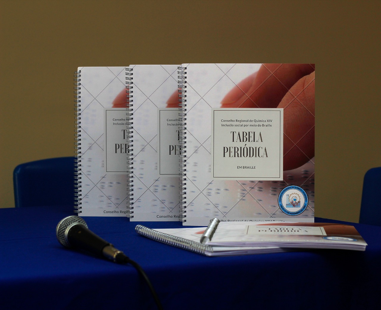 Em Manaus, Conselho Regional de Química lança tabela periódica em braille para estudantes com deficiência visual