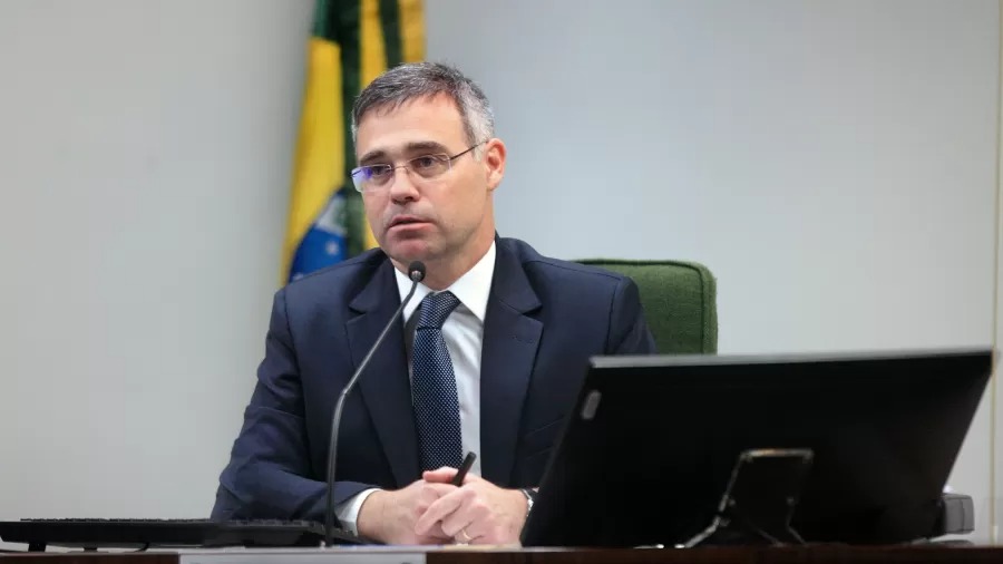 Ministro do STF, André Mendonça suspende decisão que censurava reportagens sobre imóveis da família Bolsonaro
