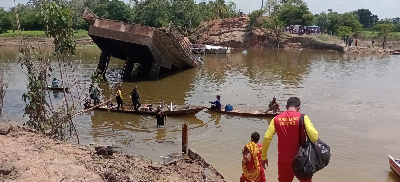 Manifestação de caminhoneiros pode ter causado acidente em ponte da BR-319; Três mortos e 14 feridos foram confirmados