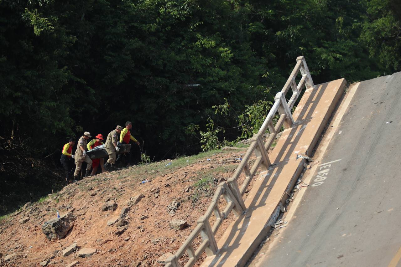 Corpo de Bombeiros localiza quarta vítima de acidente em ponte que desabou na BR-319