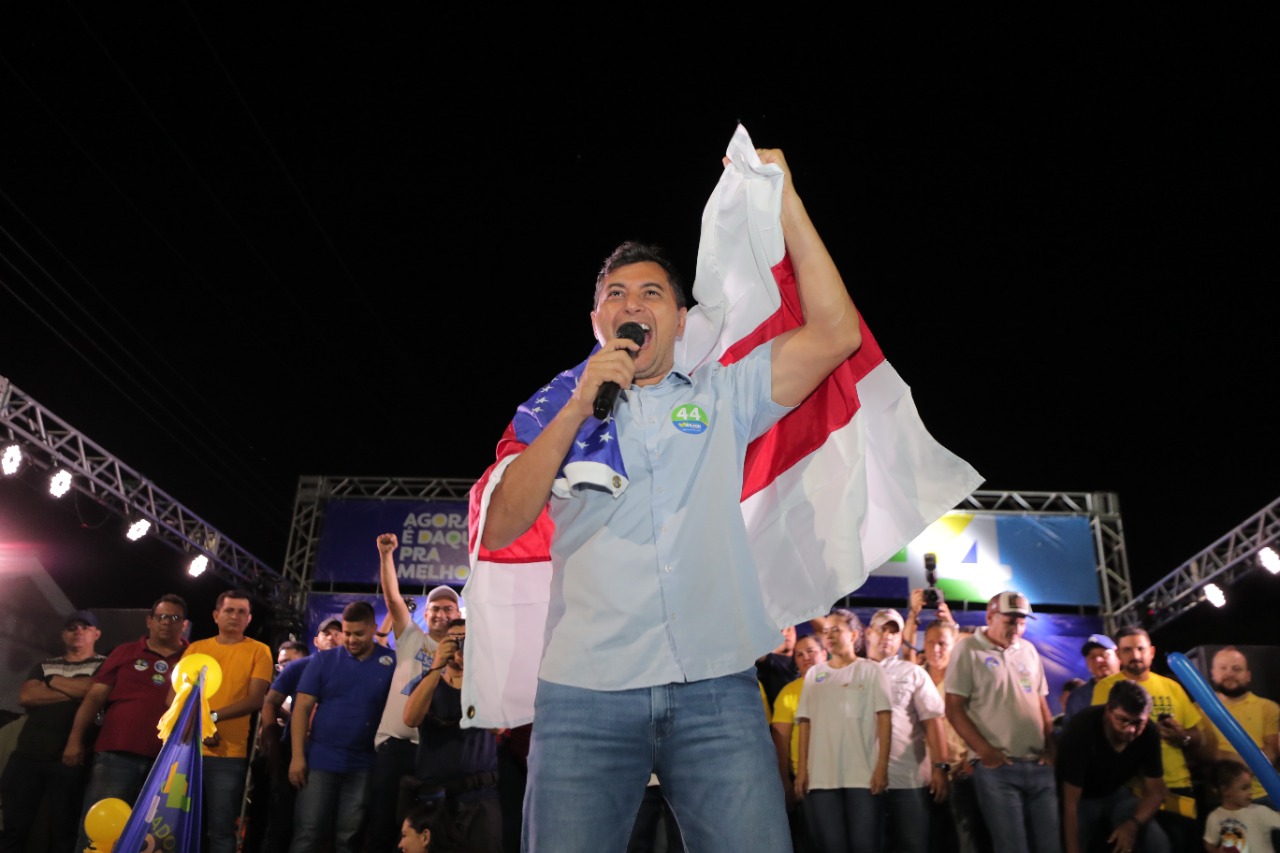 Candidato a reeleição, Wilson Lima realiza comício com a presença de lideranças políticas e apoiadores em Manaus