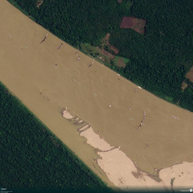 ‘Ilha flutuante’: mais de 100 balsas de garimpo ilegal são flagradas em região do Rio Madeira, no AM