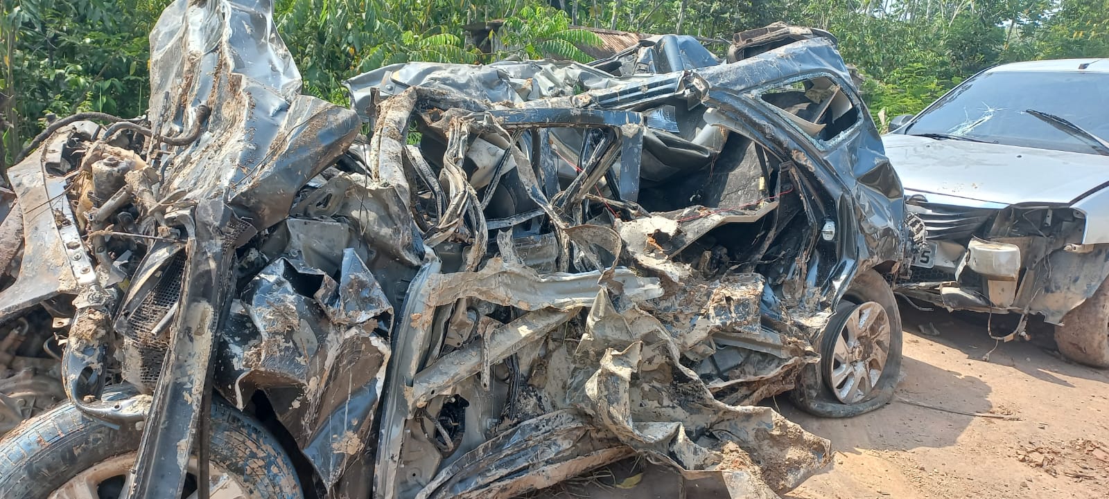 Dois veículos são retirados do local de desabamento de ponte na BR-319; um paciente continua internado no HPS Platão Araújo