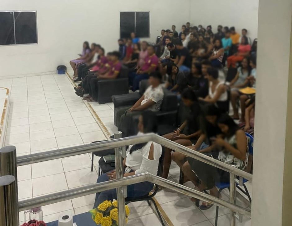 Polícia Federal realiza abordagem em suposta reunião para compra de votos de adolescentes no interior do Amazonas