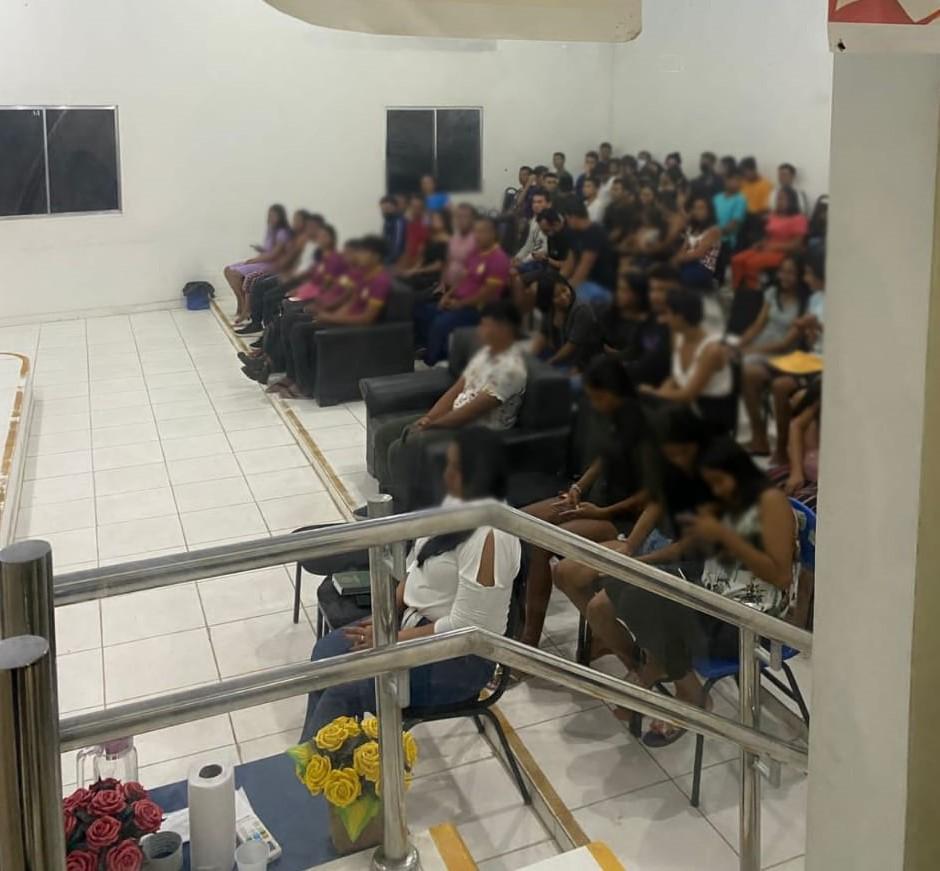 Polícia Federal realiza abordagem em suposta reunião para compra de votos de adolescentes no interior do Amazonas