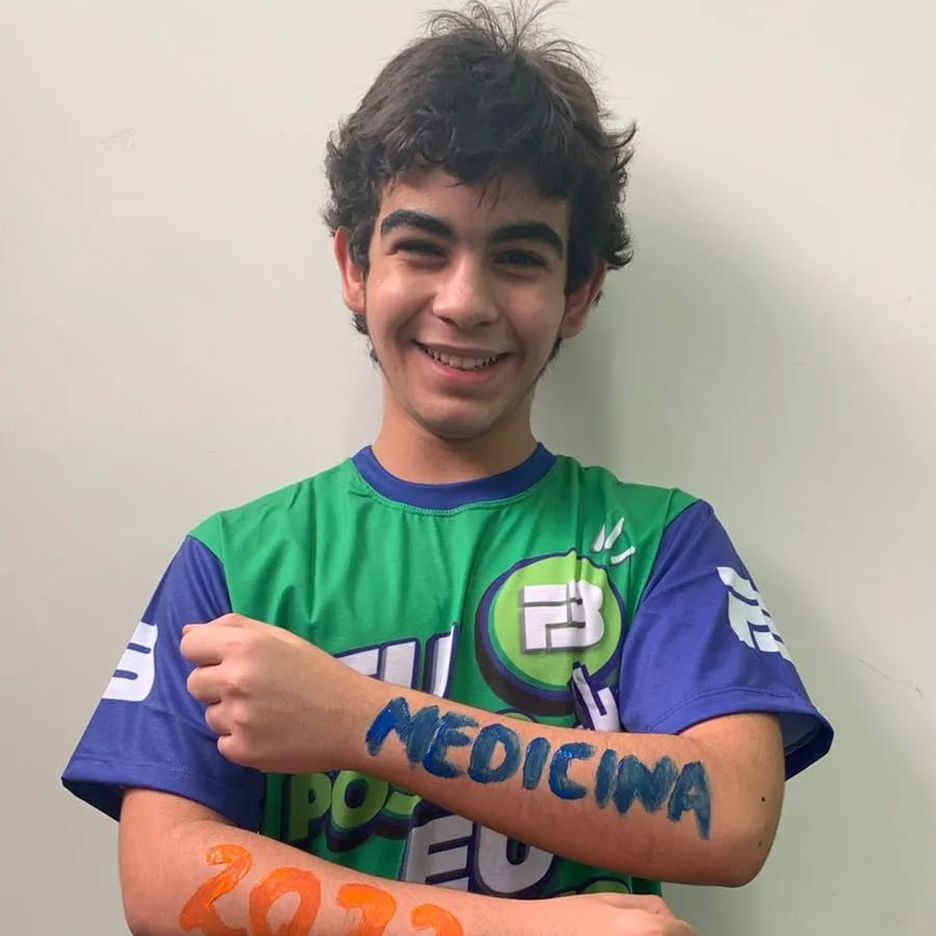 Aprovado em primeiro lugar em três universidades públicas, menino de 14 anos mira o ITA