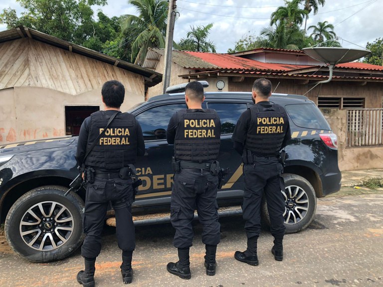 No interior do AM, PF investiga retenção de cartões do Bolsa Família por comerciantes em troca de empréstimos