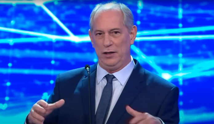 Ciro Gomes (PDT) acompanha decisão do partido que negocia apoio a Lula