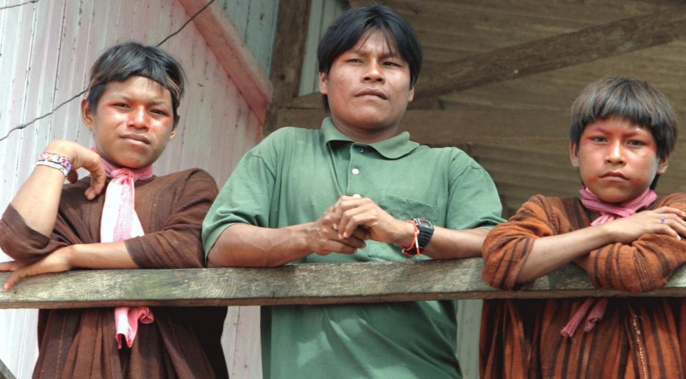 Índios da tribo Ashaninka que vivem no município de Marechal Taumaturgo, no Acre (foto: Antônio Milena/ABr - Agência Brasil)