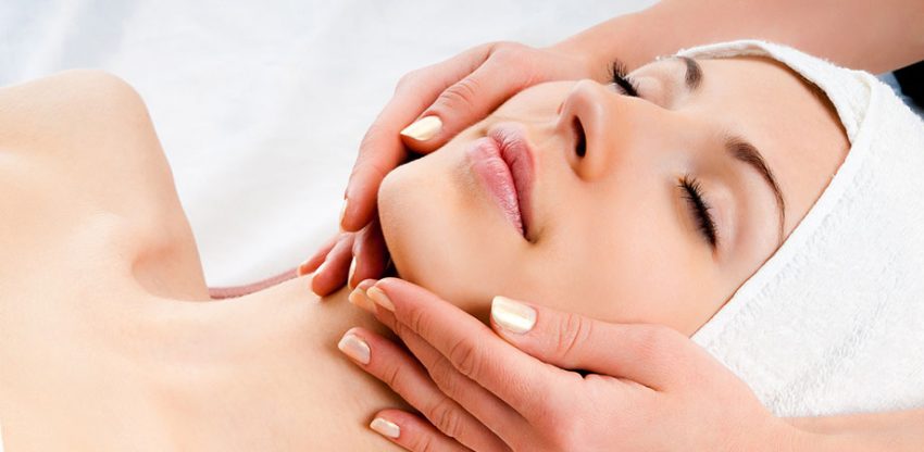 Rejuvenescimento do rosto: massagem facial potencializa tratamento