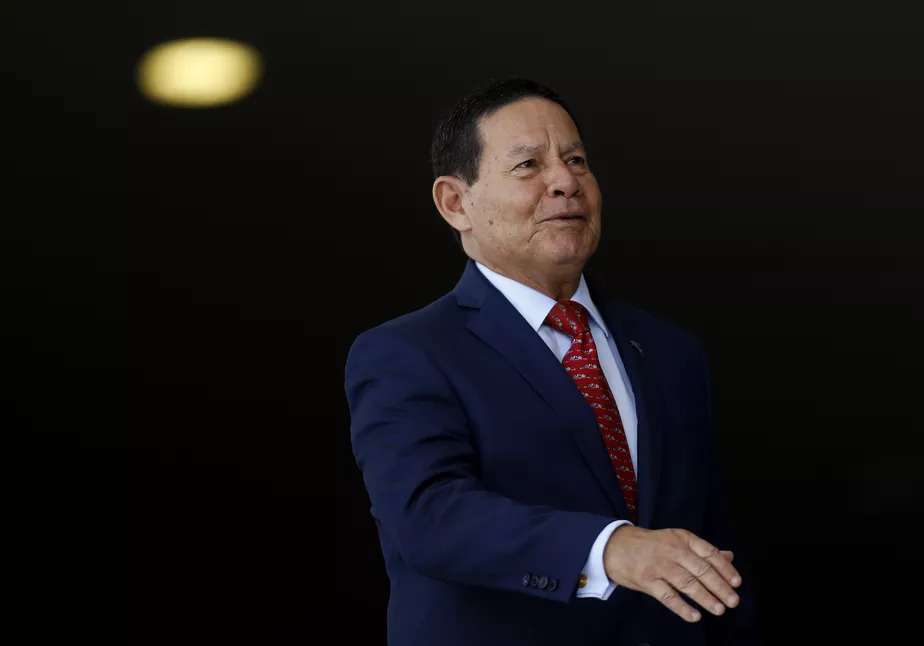 Hamilton Mourão critica operação da PF e pede mobilização da sociedade
