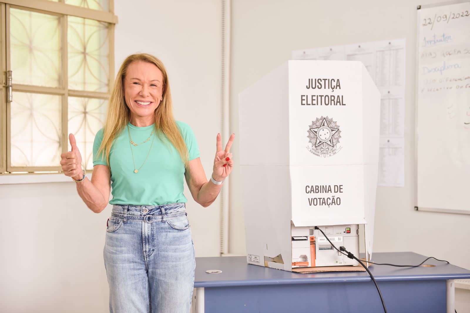 ‘Eu tenho certeza que a verdade vai vencer a mentira’, diz Teresa Surita ao votar no final da manhã em Boa Vista
