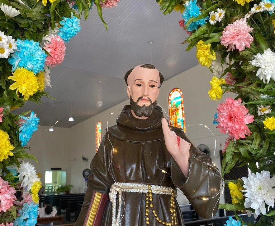 Em Manaus, homem quebra imagem de São Francisco de Assis e devotos lamentam ataque: ‘Falta de respeito’