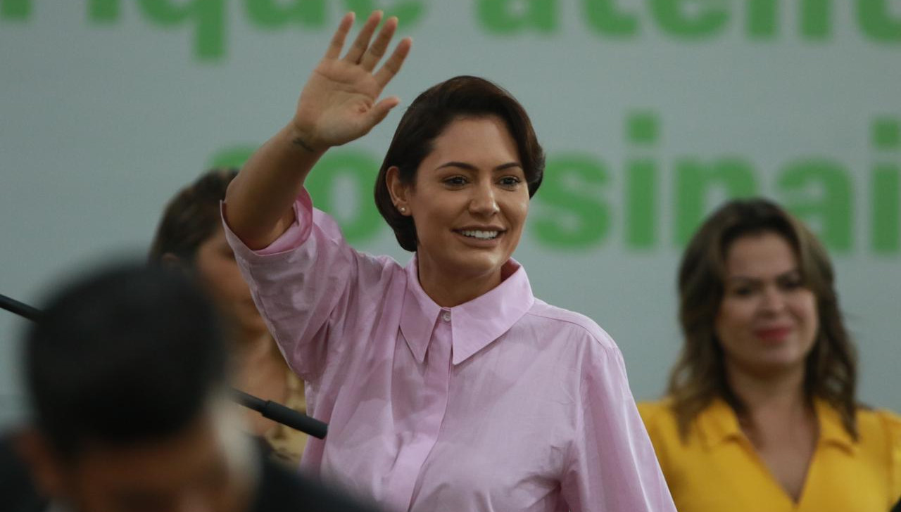 Em Manaus, Michelle Bolsonaro ataca Lula e PT e diz que está cumprindo um propósito de Deus; ‘Partido das trevas’