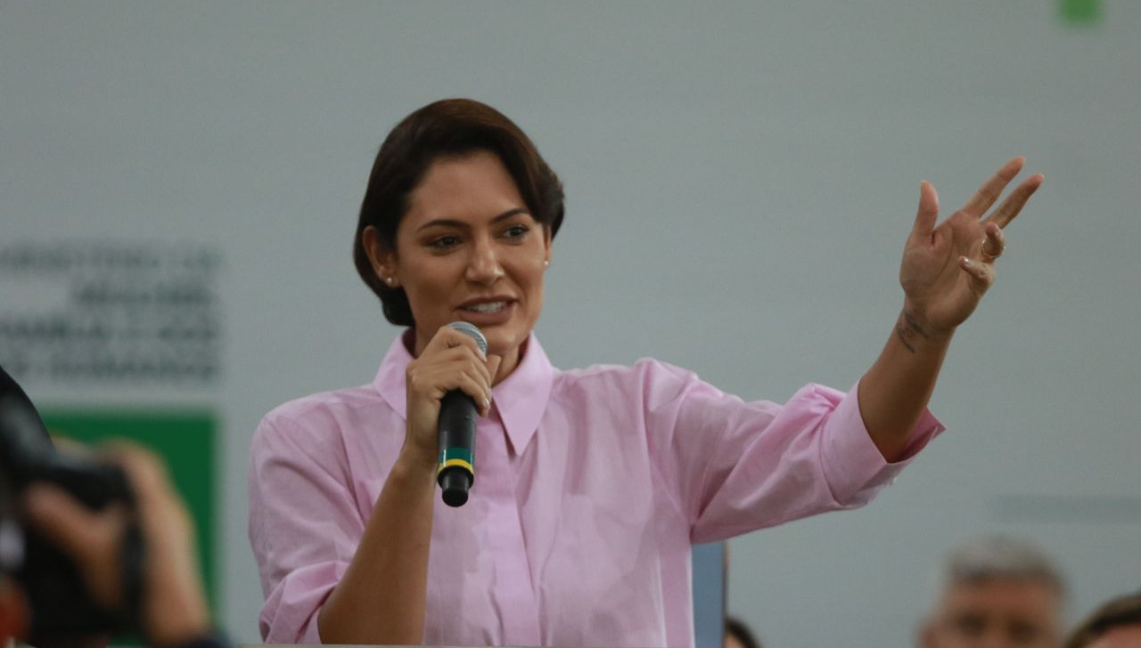 No primeiro compromisso em Manaus, Michelle Bolsonaro faz discurso rápido e cita redução da mortalidade infantil