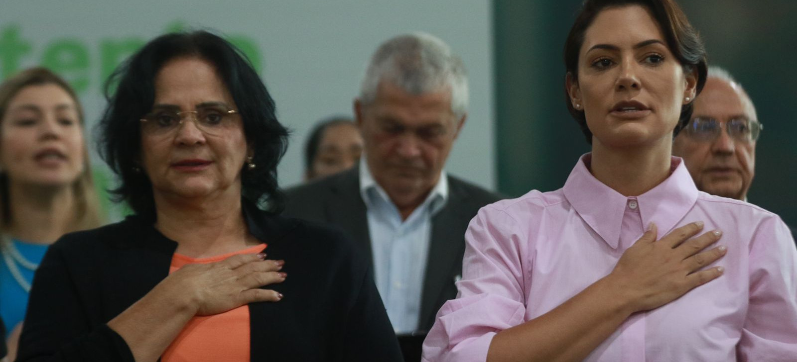 Em Manaus, Damares mente, mais uma vez, ao afirmar que foi Bolsonaro quem levou água ao Nordeste