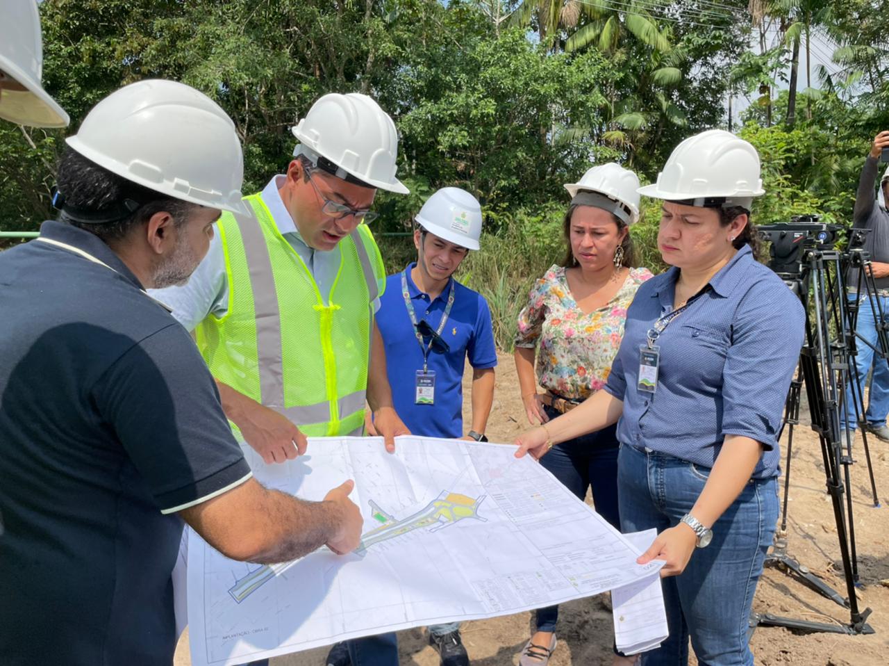 Governador do AM visita obras de conjunto habitacional Prosamim+, no Japiim, que chegam a 50% de conclusão