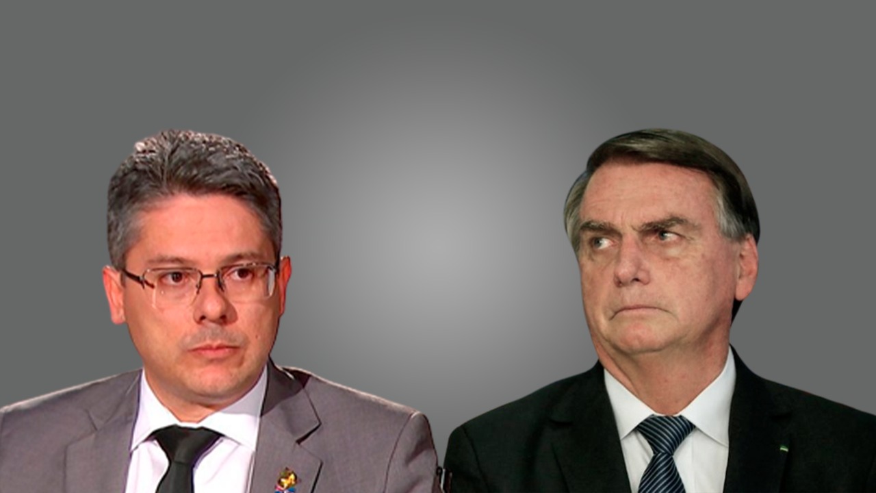 O senador Alessandro Vieira (à esquerda) e o presidente Jair Bolsonaro (à direita). (Arte: Mateus Moura/ Revista Cenarium)