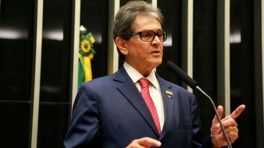 Após ataques ao STF, Moraes manda prender Roberto Jefferson e ex-deputado resiste com tiros