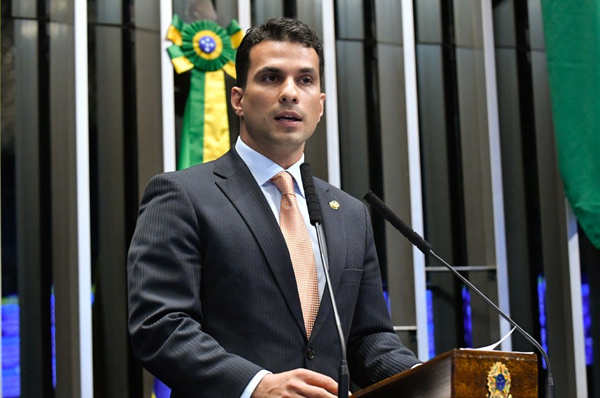 Senador Irajá e esposa sofrem acidente de carro no Tocantins; motorista morreu no local