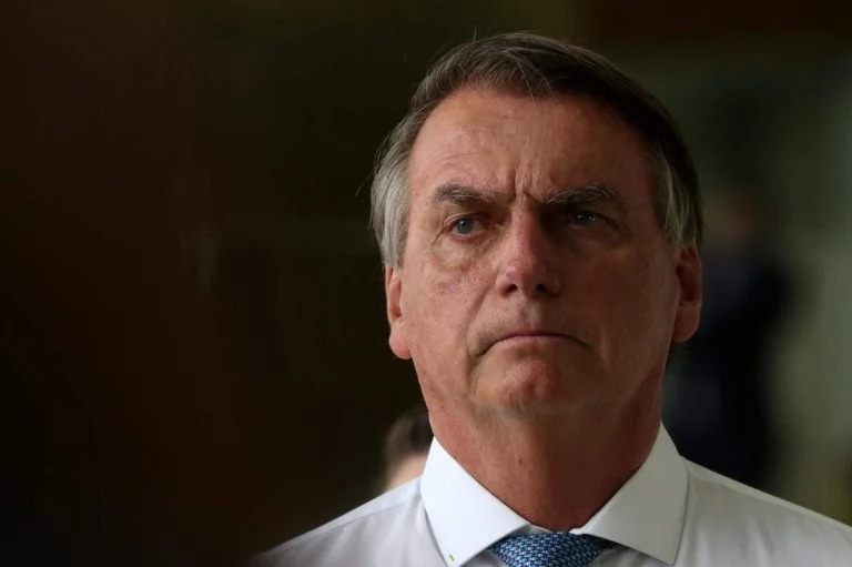 Bolsonaro reforça ataques contra o TSE e insiste na acusação de boicote de emissoras de rádio