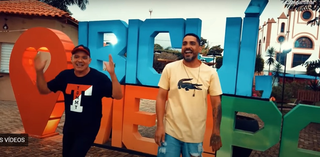 ‘Tá na hora do Jair já ir embora’: Música contra Bolsonaro viraliza e fica em 2º lugar no Spotify