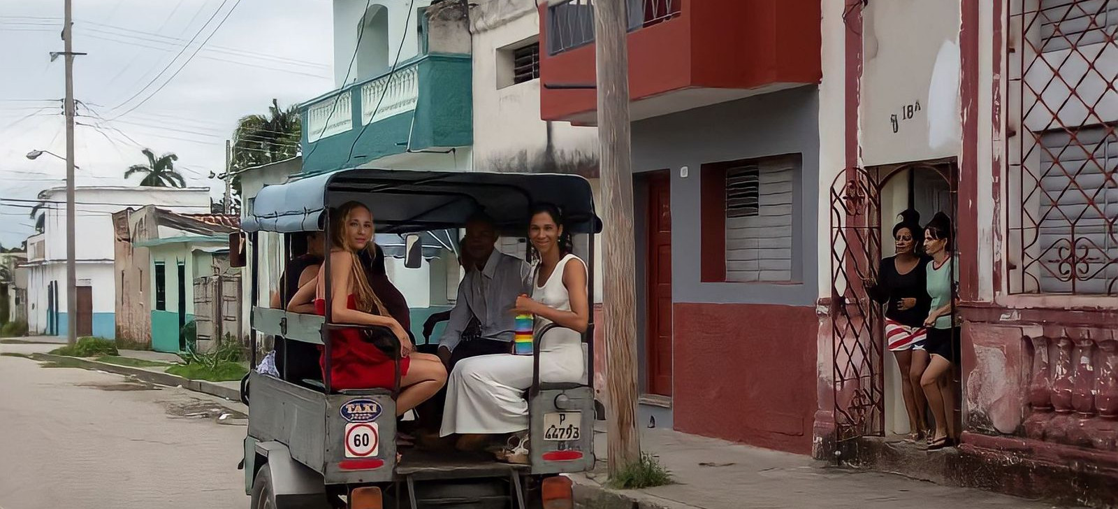 Cuba tem primeiro casamento lésbico três semanas após legalizar união homoafetiva