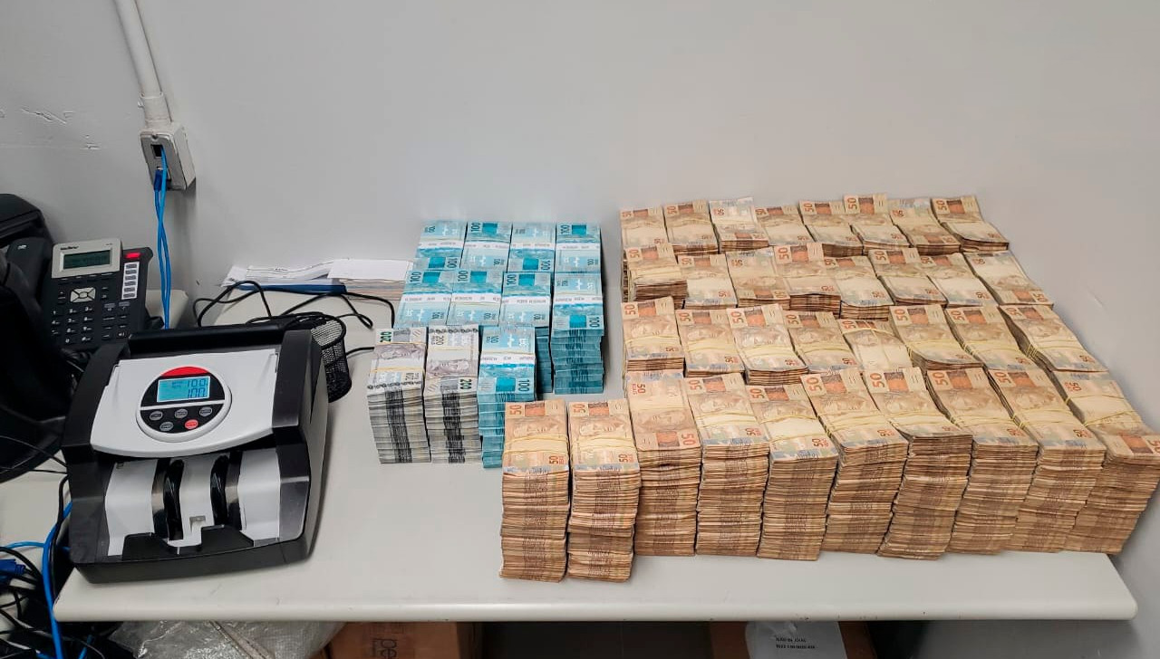 PF prende dupla em flagrante tentando sacar R$ 3 milhões em agência bancária de Manaus