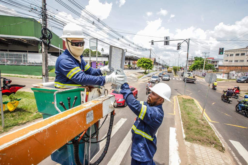 Manacapuru recebe sistema de iluminação a LED; Governo do AM deve concluir serviço em 20 dias