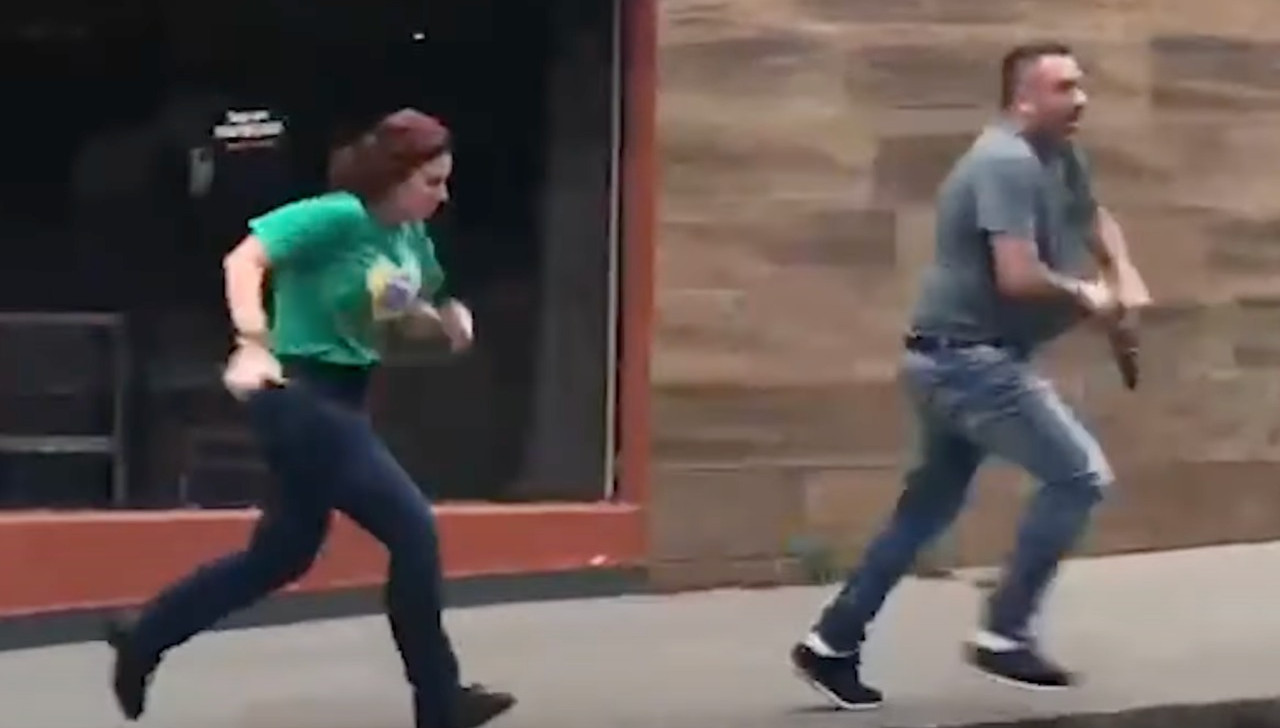 Segurança da deputada Carla Zambelli é preso após atirar durante perseguição a homem negro