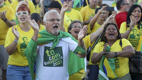 No AM, manifestantes de extrema-direita organizam protesto em frente ao comando do Exército