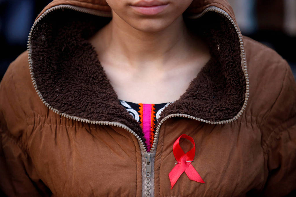 Em 2020, o Brasil registrou 10.417 óbitos associados ao HIV (Navesh Chitrakar/Reuters)