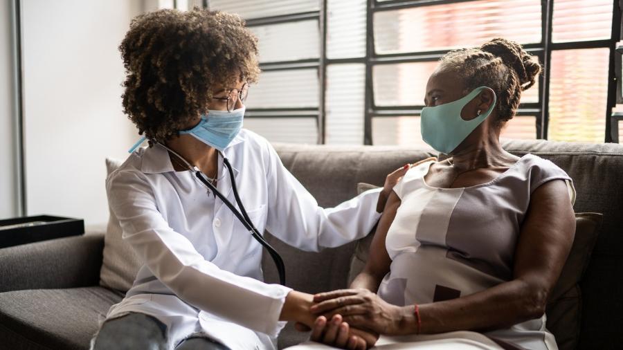 Câncer do colo do útero acomete mais mulheres negras, de baixa escolaridade e da Região Norte