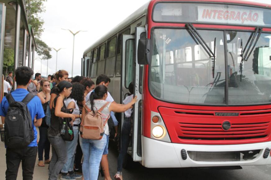 Acadêmicos relatam casos de assaltos em ônibus que fazem trajeto para universidade no AM