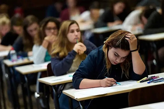 Termina prazo para estudantes preencherem questionário do Enade 2022; prova vai ser aplicada neste domingo