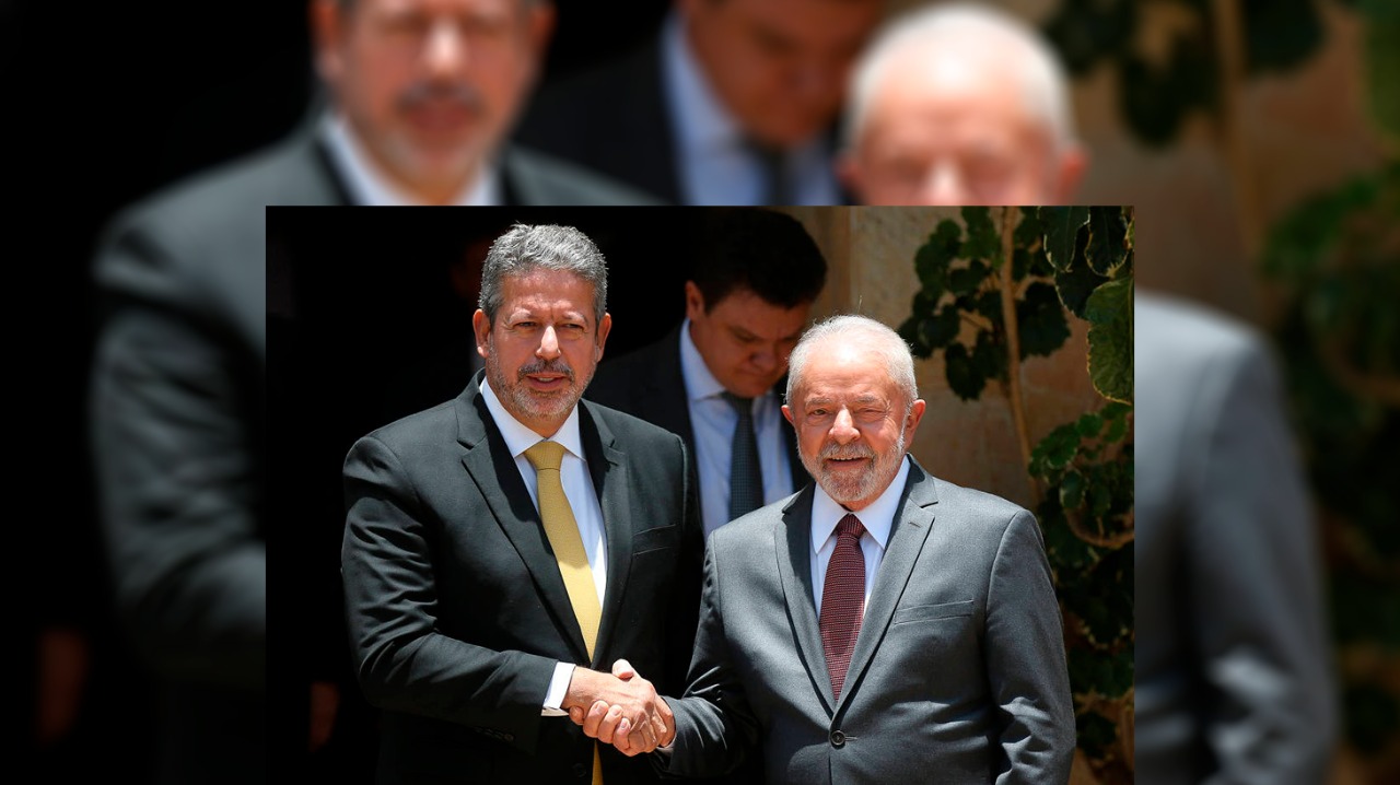 O presidente da Câmara, Arthur Lira (PP-AL), ao lado de Luiz Inácio Lula da Silva (PT) (Pedro Ladeira/Folhapress)