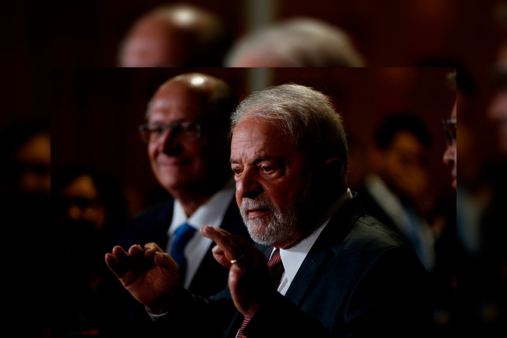 O presidente eleito, Luiz Inácio Lula da Silva, e seu vice, Geraldo Alckmin, durante entrevista (Pedro Ladeira/Folhapress)