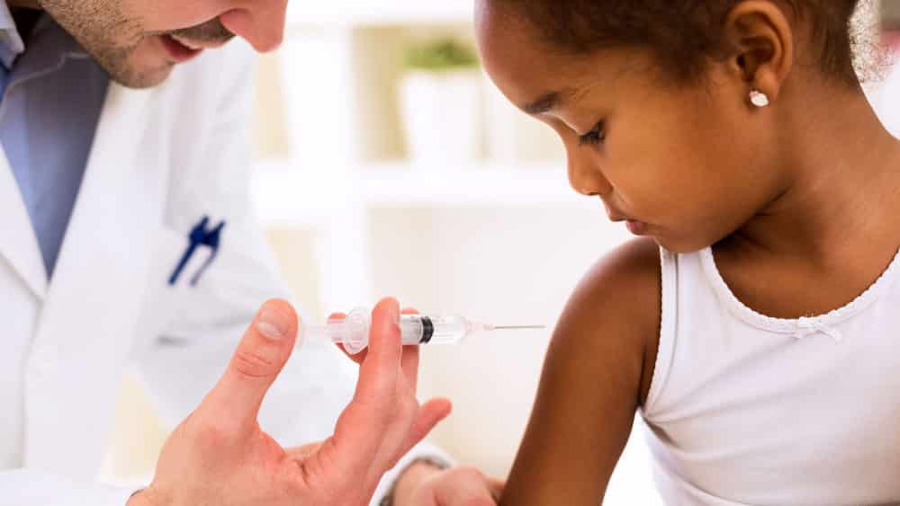 Covid-19: Vacinação para crianças a partir de 6 meses será distribuída após receber aval há mais de um mês