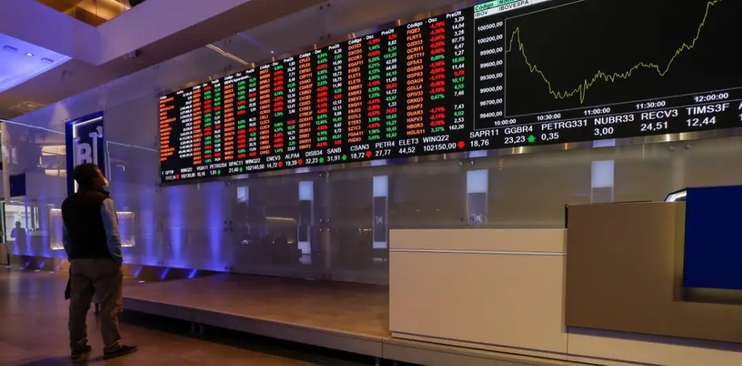 Três dias após vitória de Lula, dólar cai e chega a R$ 5,14; Ibovespa sobe