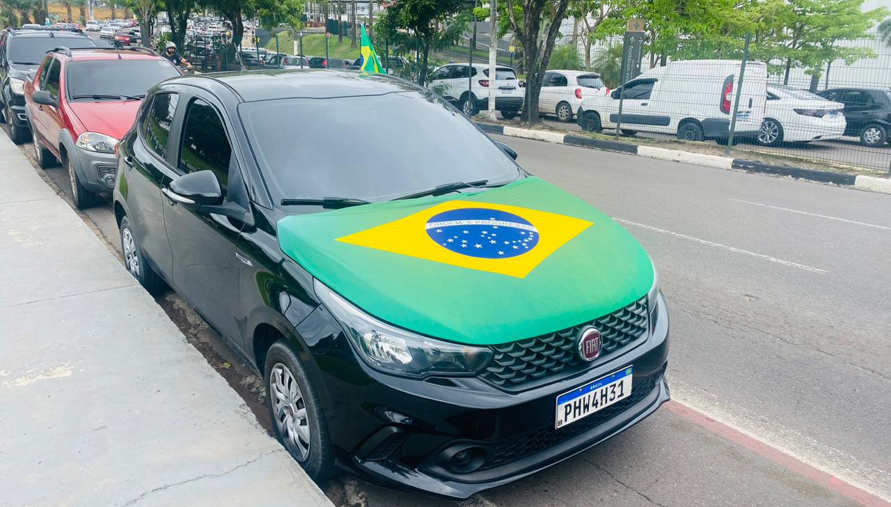 No AM, manifestantes reunidos em frente ao CMA provocam ‘avalanche’ de infrações no trânsito