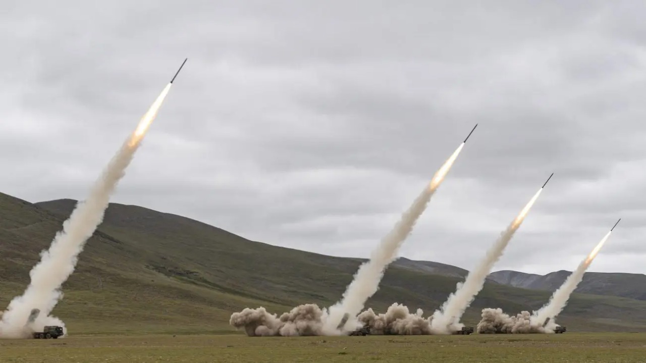 China apresenta em evento aeroespacial míssil hipersônico ‘matador de porta-aviões’ ao EUA