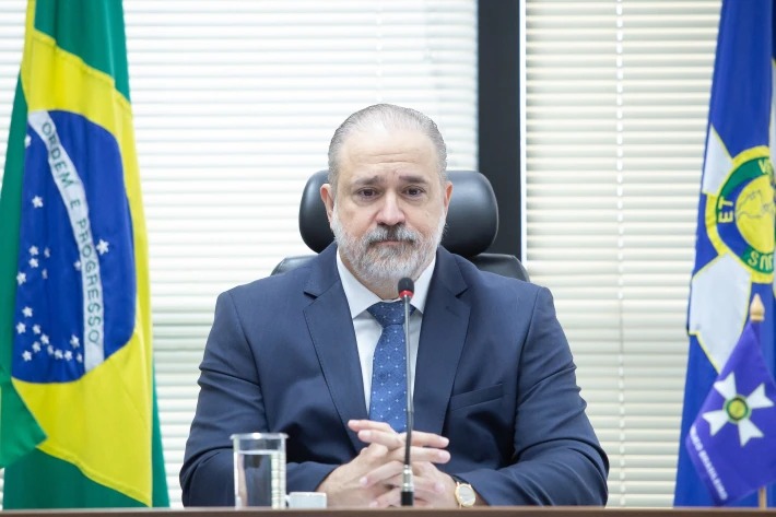 Aras defende derrubada de trechos de lei que restringe esterilização de homens e mulheres