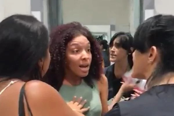 Funcionária de loja no RJ é demitida após acusar mulher negra de furto
