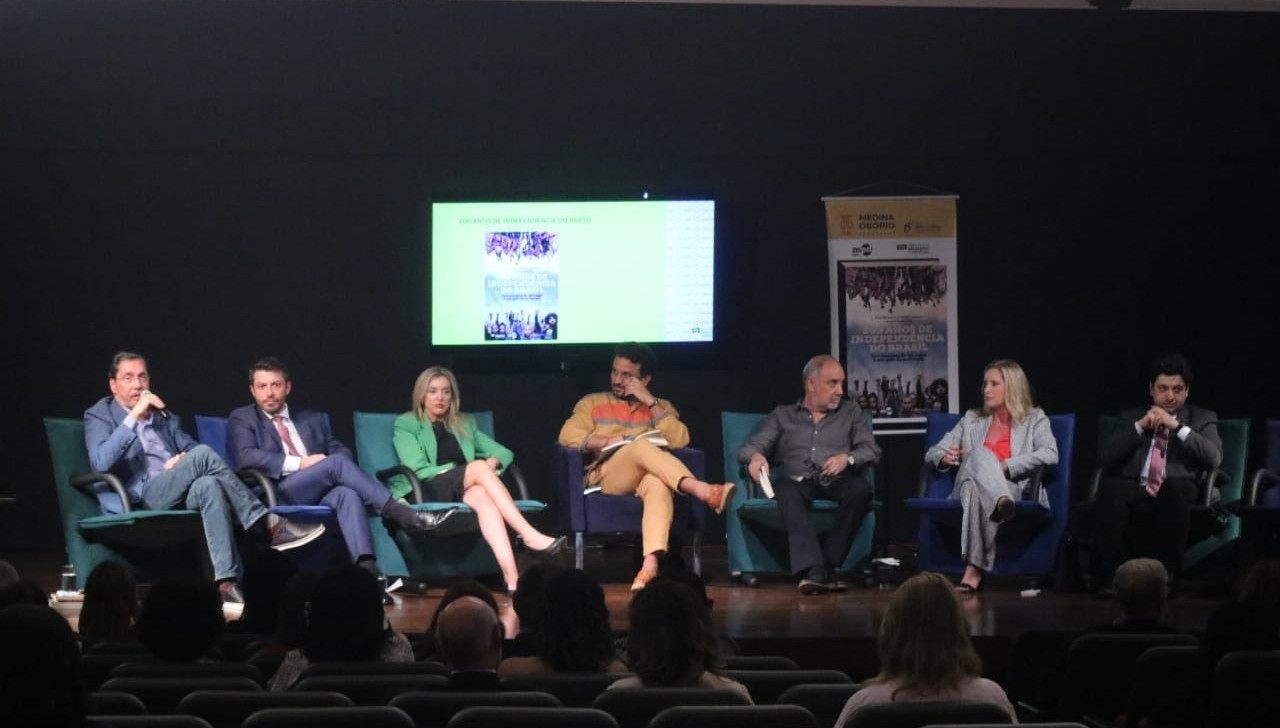 Amidst antidemocratic acts, event highlights respect for institutions and fight against corruption