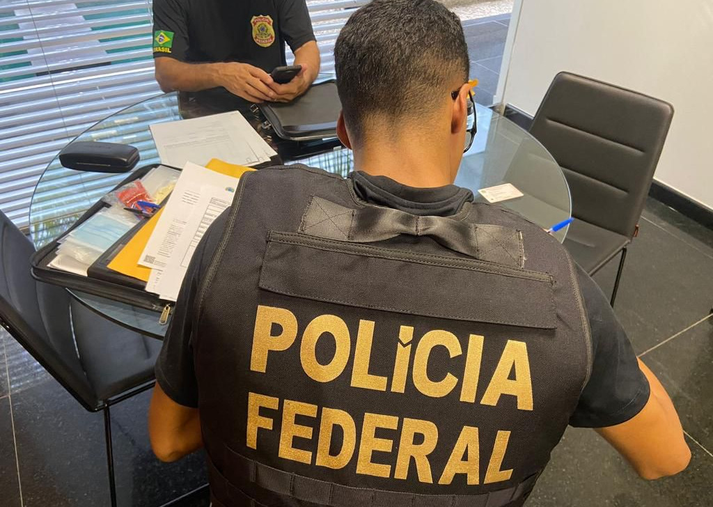 PF cumpre mandado de busca e apreensão na casa do ex-senador Romero Jucá em Roraima