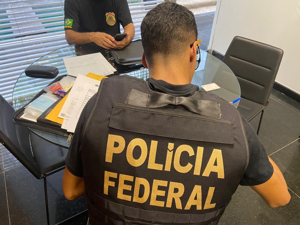 PF cumpre mandado de busca e apreensão na casa do ex-senador Romero Jucá em Roraima