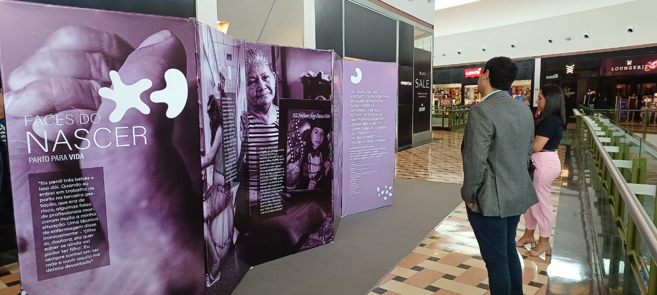 Em Manaus, exposição fotográfica alerta sobre os direitos da mulher na assistência obstétrica