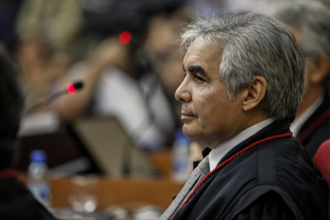 Presidente do Tribunal de Justiça do Amazonas é homenageado em livro